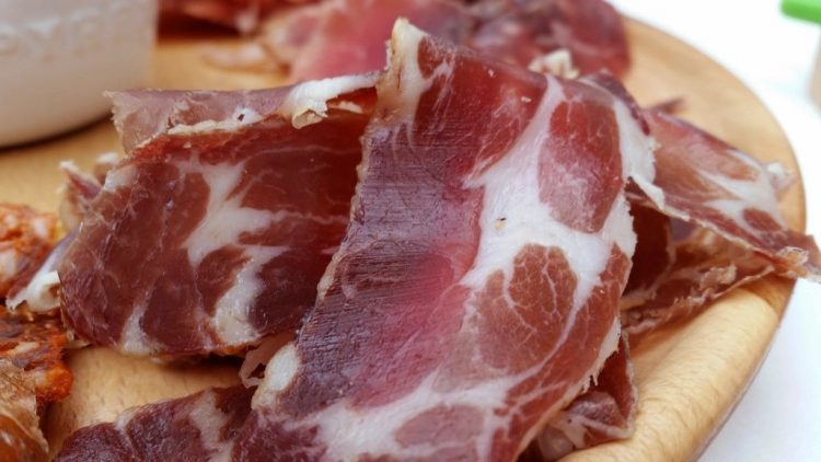 Мясная продукция на производстве