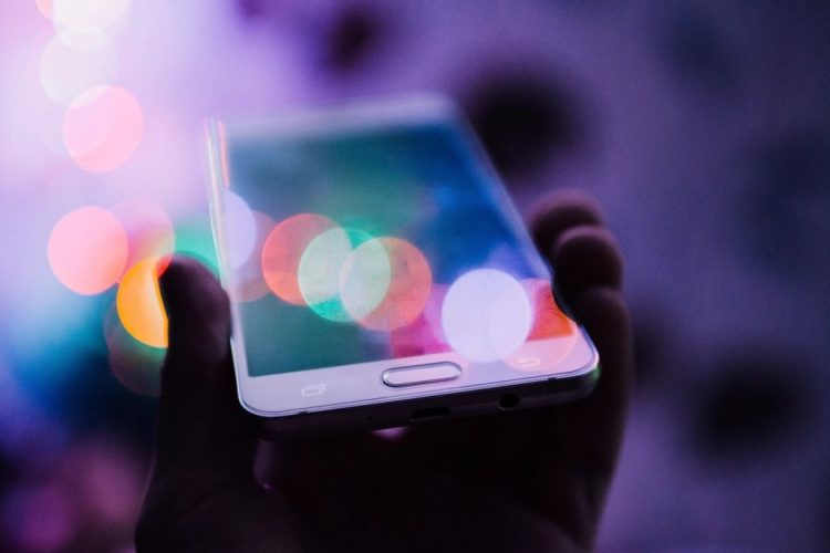 Смартфон для выхода в интернет на даче