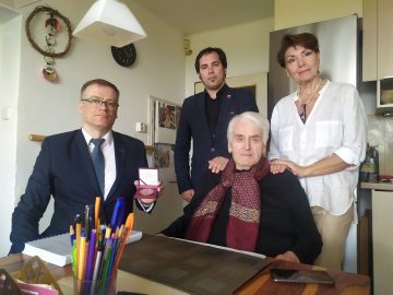 Медаль и наградная лента крупным планом