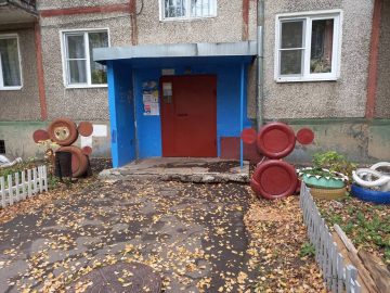 Ярославцам предлагают не ждать штрафов и выкапывать покрышки из газонов