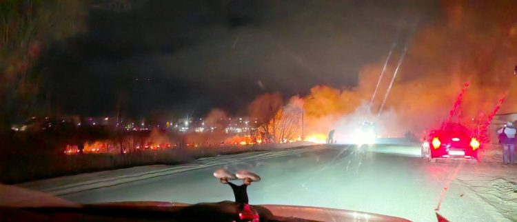 Травяные пожары парализовали движение в Ярославле