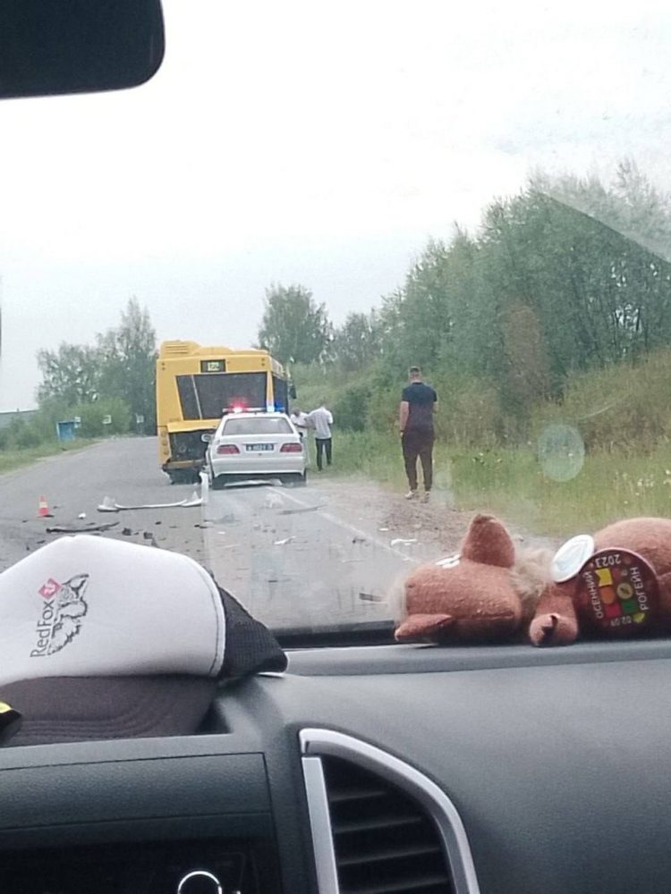 В ДТП с автобусом под Ярославлем погиб водитель