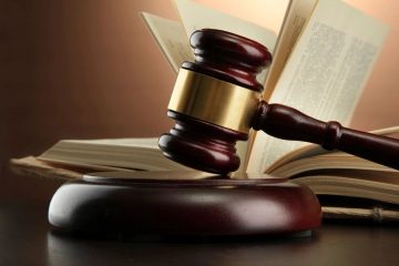 Судебные документы и автомобиль после ДТП